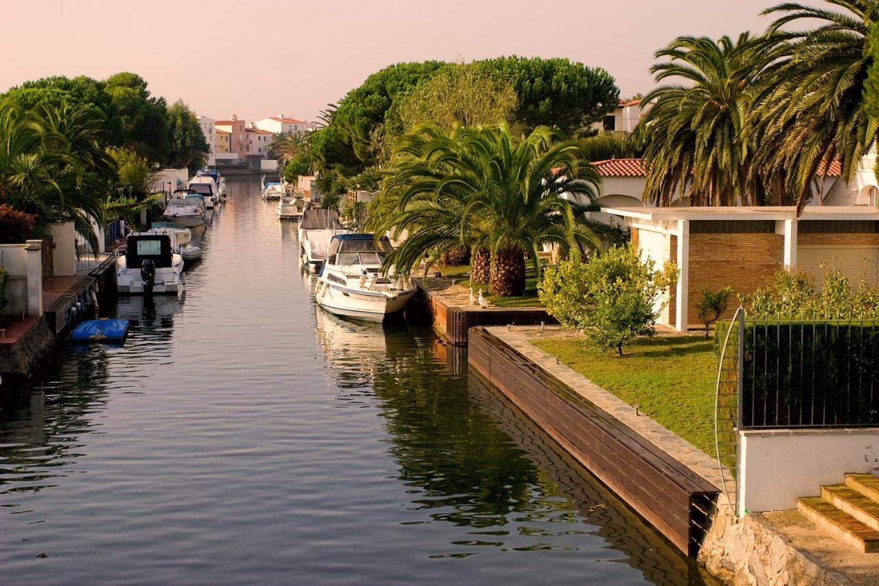 Hotel Castell Blanc Empuriabrava Exteriér fotografie